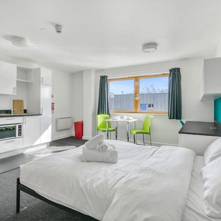 Bright & Central Studio In Luton, Sleeps 2 ルートン エクステリア 写真