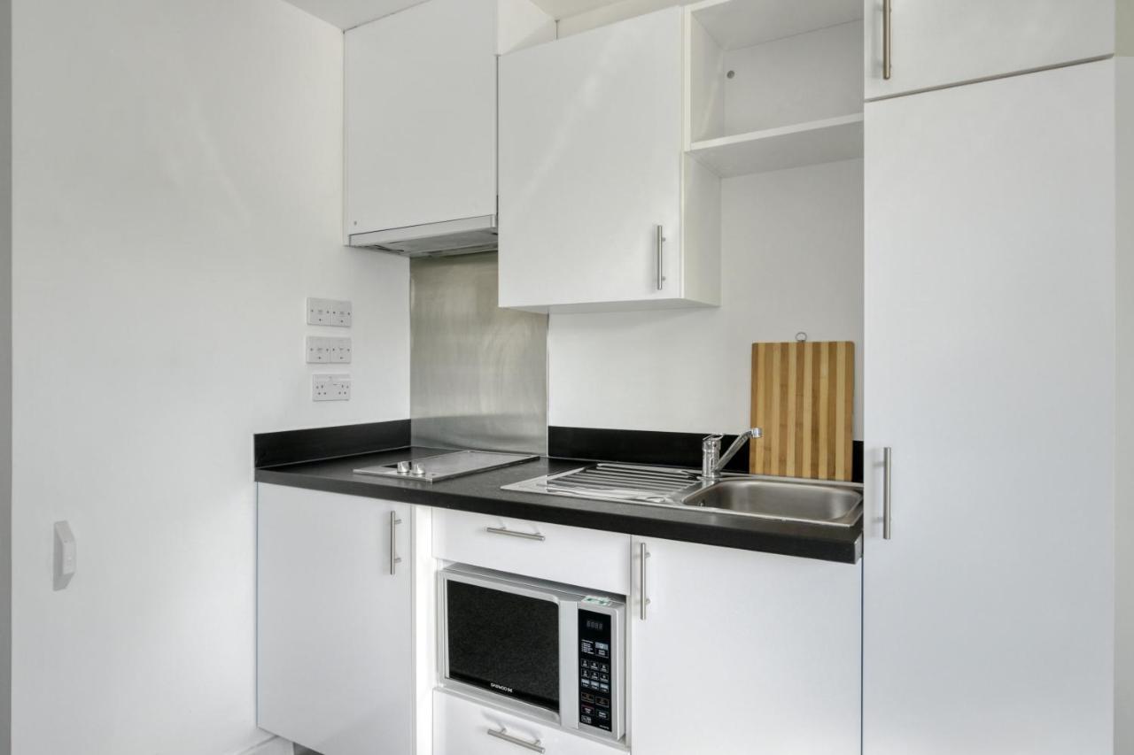Bright & Central Studio In Luton, Sleeps 2 ルートン エクステリア 写真