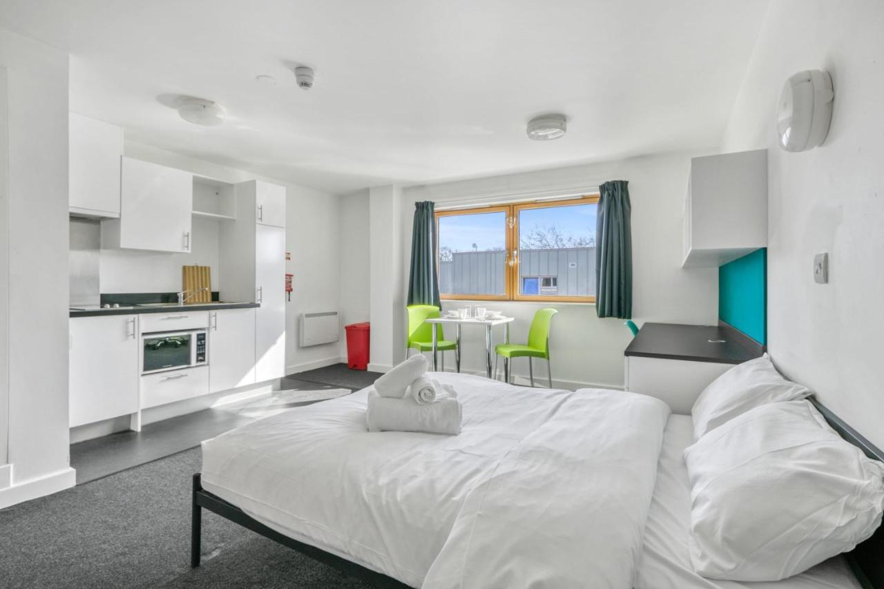 Bright & Central Studio In Luton, Sleeps 2 ルートン エクステリア 写真