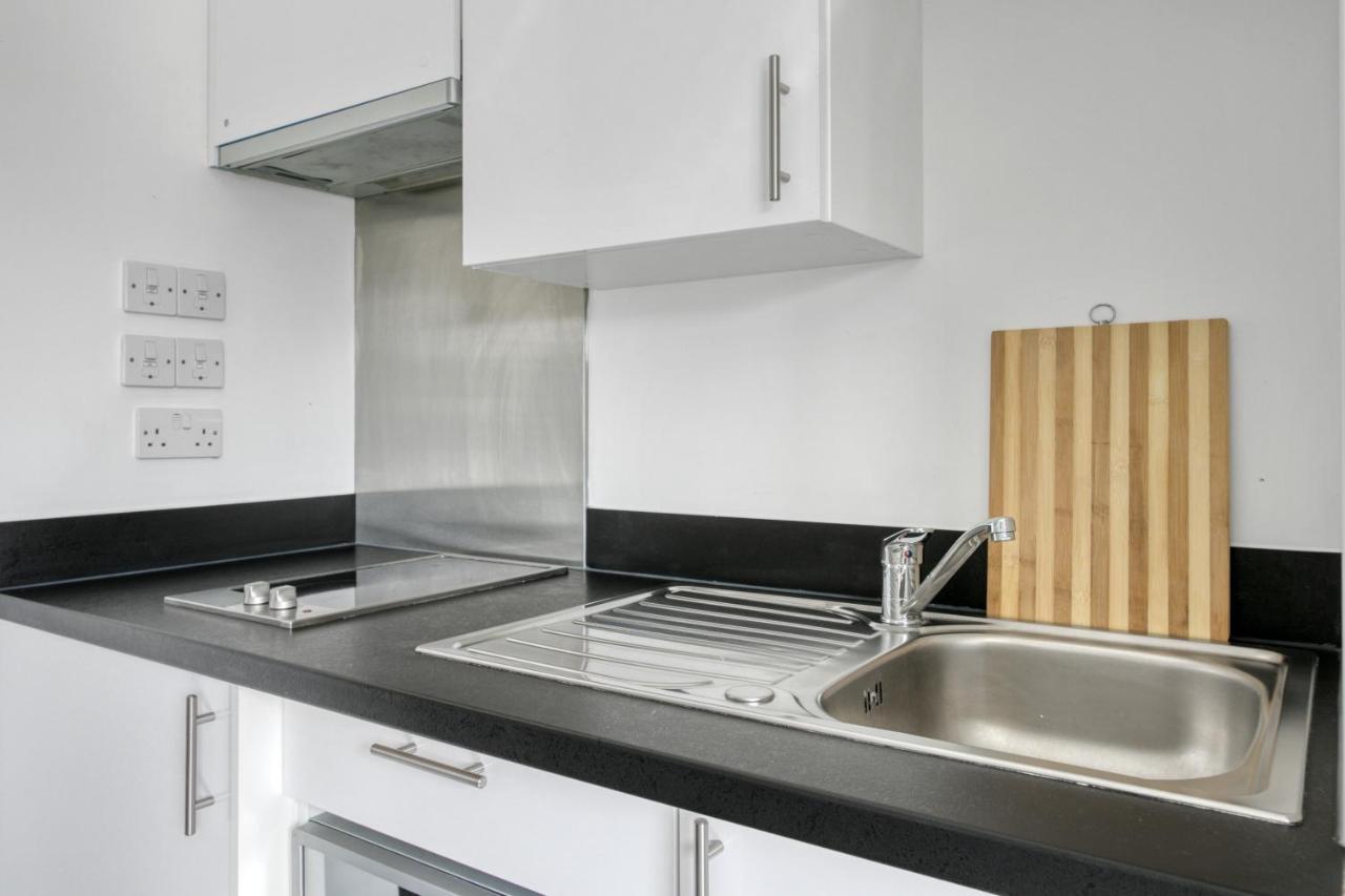 Bright & Central Studio In Luton, Sleeps 2 ルートン エクステリア 写真