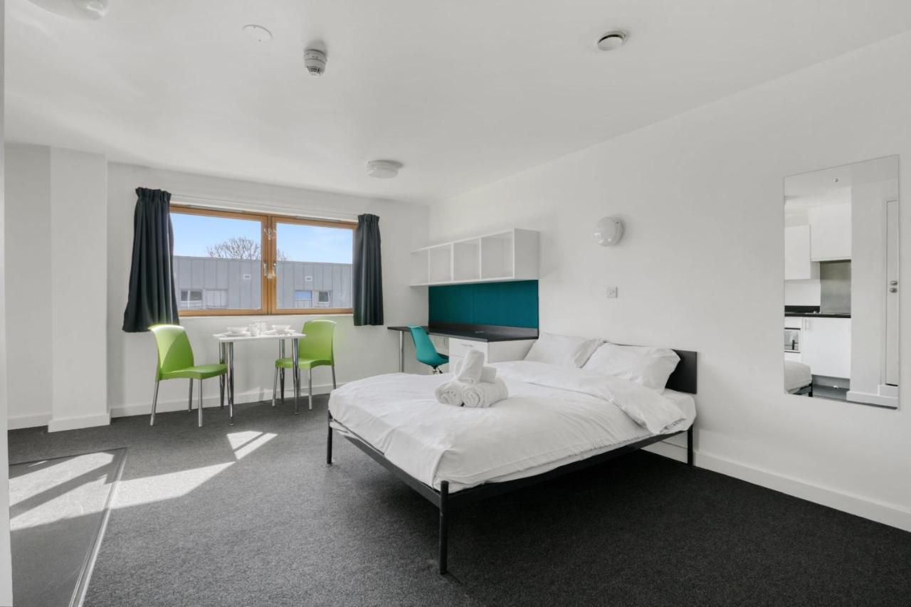 Bright & Central Studio In Luton, Sleeps 2 ルートン エクステリア 写真