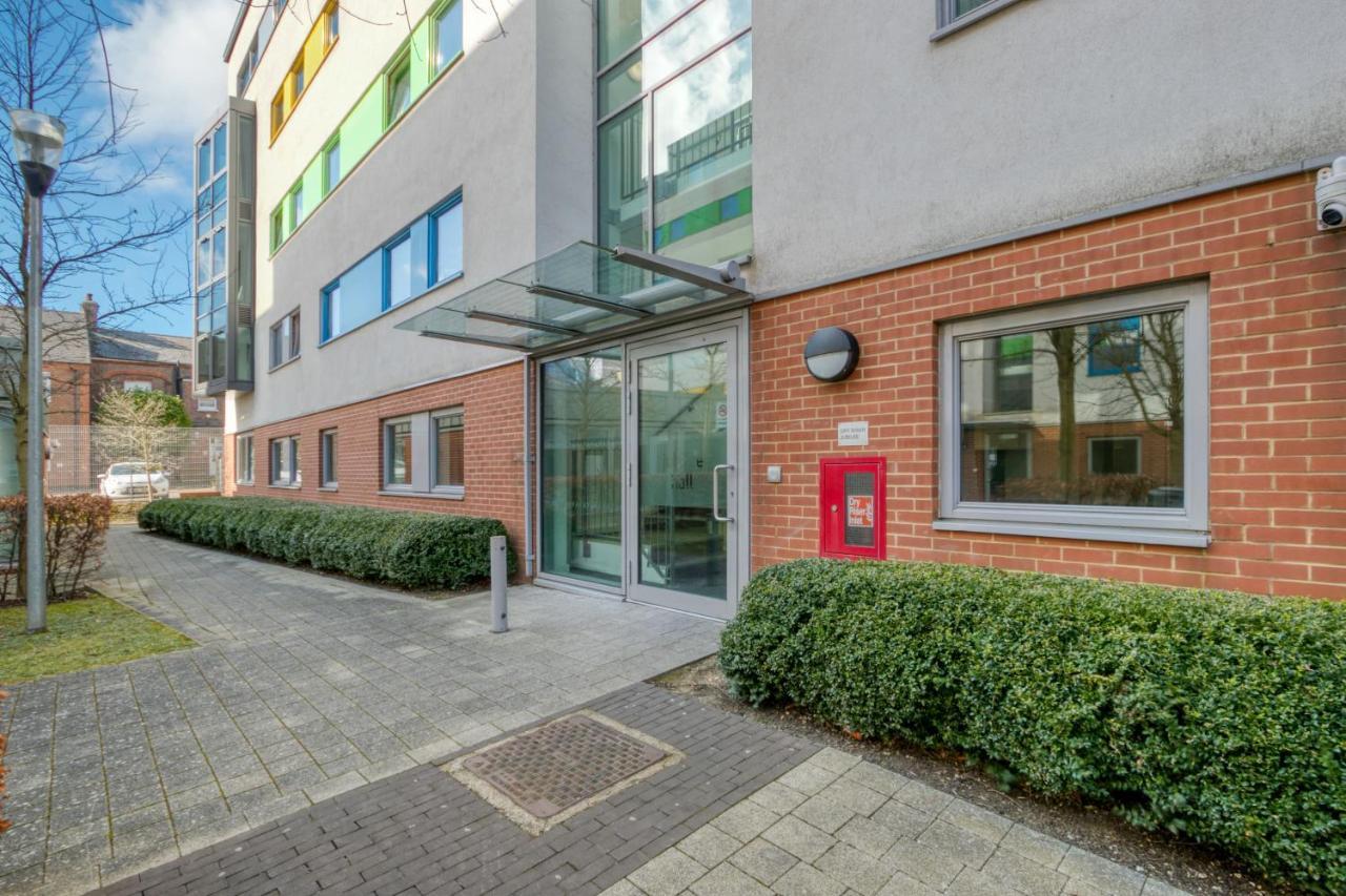 Bright & Central Studio In Luton, Sleeps 2 ルートン エクステリア 写真