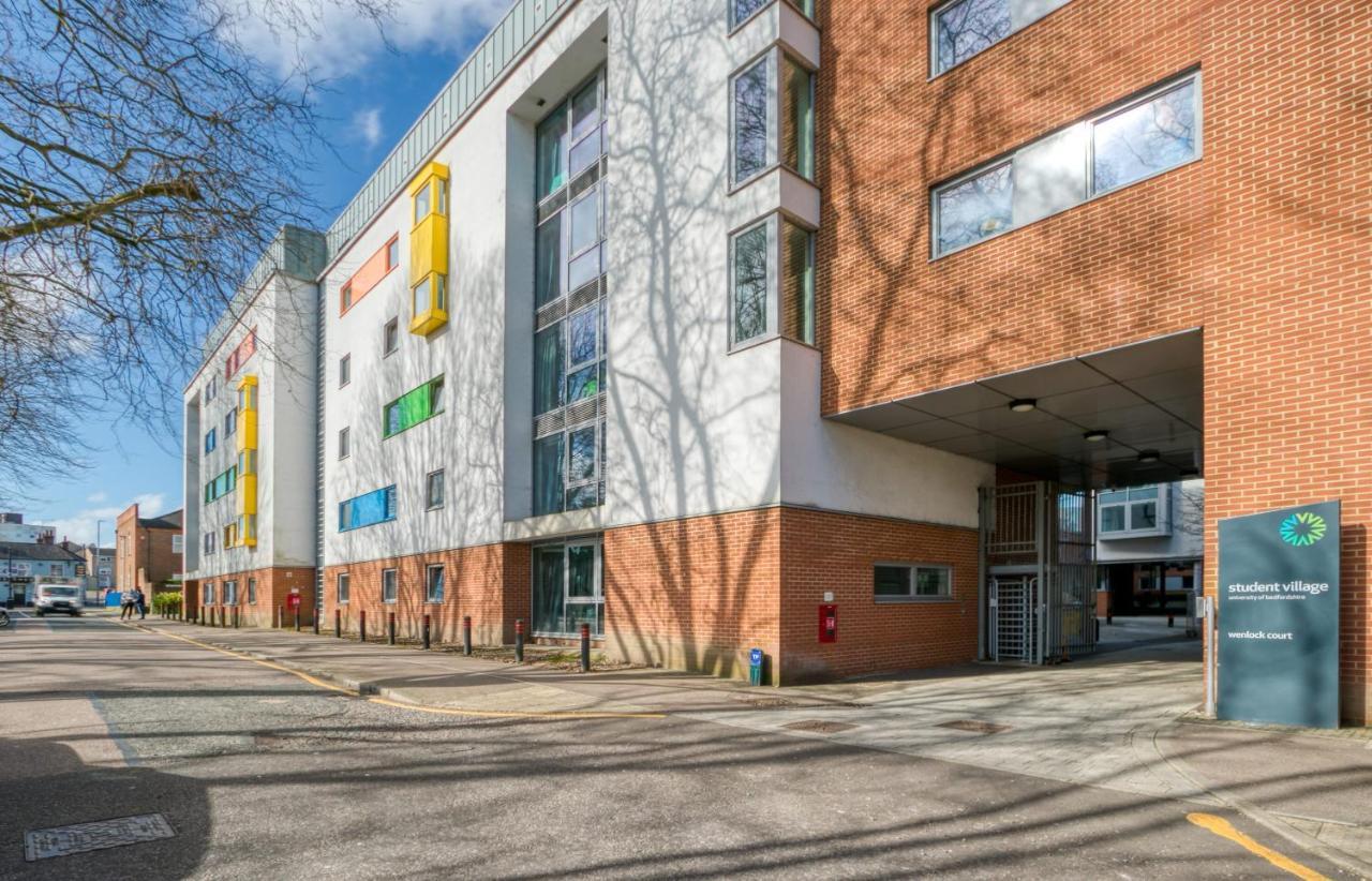 Bright & Central Studio In Luton, Sleeps 2 ルートン エクステリア 写真