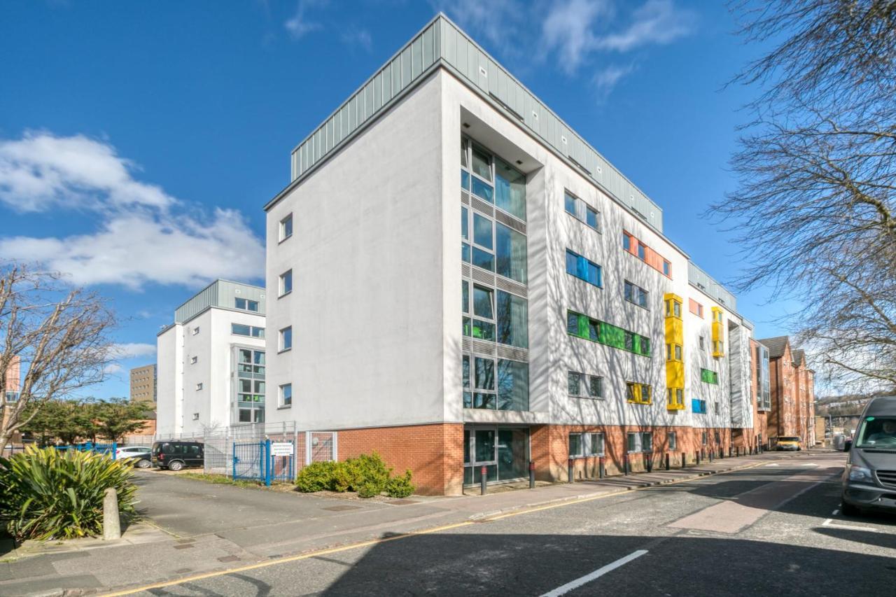 Bright & Central Studio In Luton, Sleeps 2 ルートン エクステリア 写真
